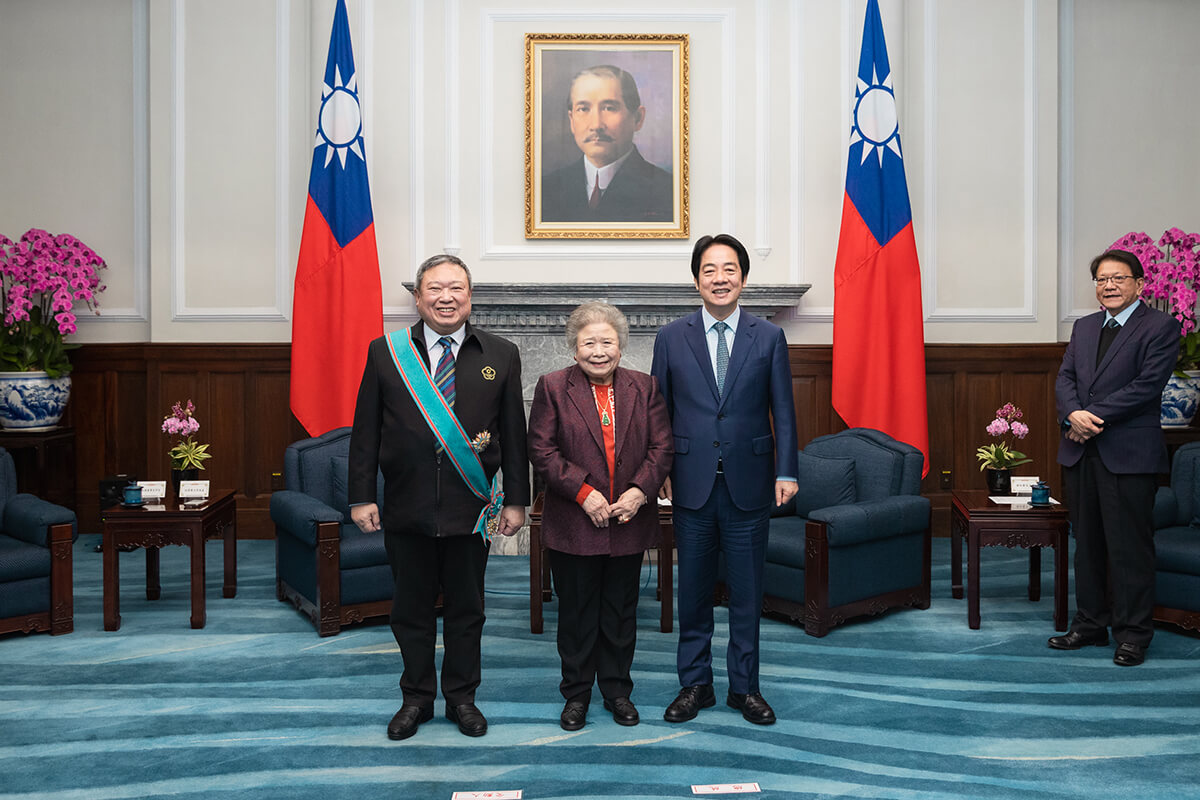 55139566763 d2e200d6c3 o 0